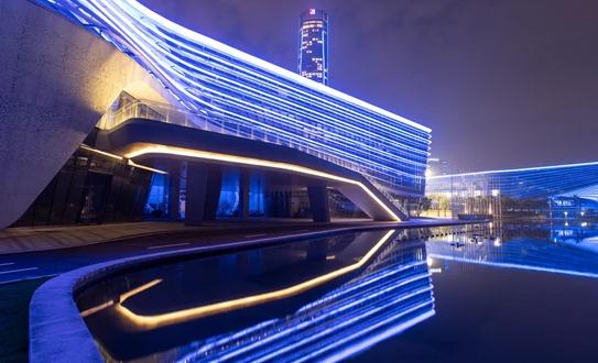 樓體亮化工程：開啟城市夜景夢幻之旅