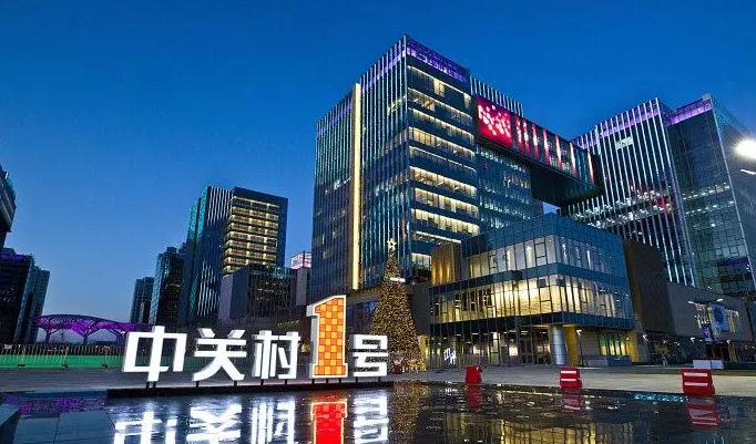 以下幾個(gè)標(biāo)題供你參考：
1. 亮化工程助力，城市夜景璀璨閃耀
2. 亮化工程：打造閃耀迷人城市夜景
3. 借助亮化工程，點(diǎn)亮閃耀城市夜景
