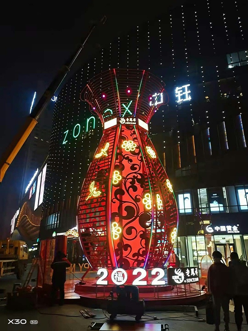 景觀雕塑設(shè)計(jì)公司：卡通雕塑不同樣式有哪些-蘇昌標(biāo)識，行業(yè)經(jīng)驗(yàn)15年，為400+企業(yè)或市政單位提供標(biāo)識系統(tǒng)解決方案。
