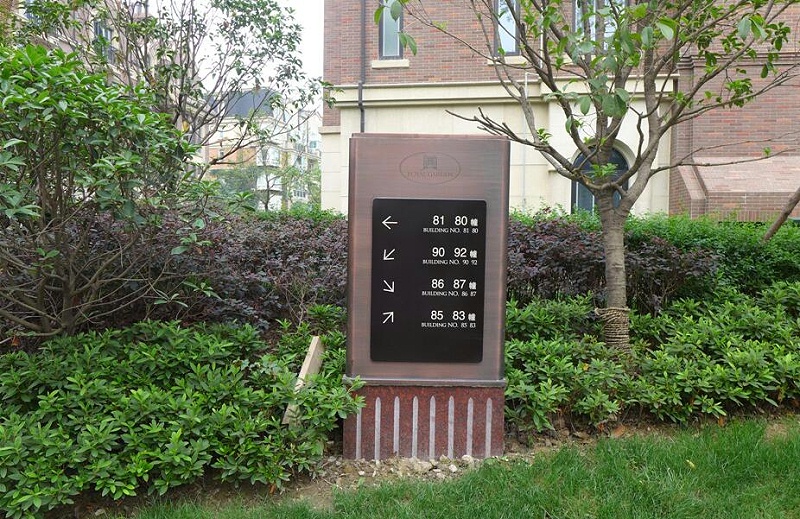 標(biāo)識牌廠家分享：房地產(chǎn)標(biāo)識系統(tǒng)內(nèi)容主要包括以下幾部分？-蘇昌標(biāo)識，行業(yè)經(jīng)驗15年，為400+企業(yè)或市政單位提供標(biāo)識系統(tǒng)解決方案。