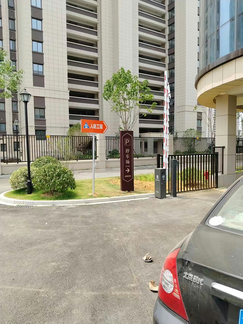 標識生產(chǎn)廠家：停車場指示牌公示牌制作生產(chǎn)廠家