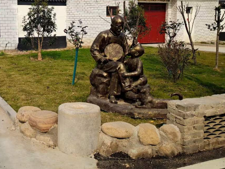 景觀雕塑設(shè)計(jì)公司：人物雕塑的發(fā)展？-蘇昌標(biāo)識(shí)，行業(yè)經(jīng)驗(yàn)15年，為400+企業(yè)或市政單位提供標(biāo)識(shí)系統(tǒng)解決方案。