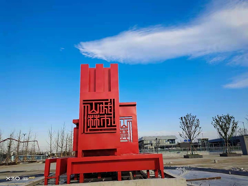 雕塑制作公司：景觀雕塑類型及不銹鋼雕塑工藝-蘇昌標(biāo)識(shí)，行業(yè)經(jīng)驗(yàn)18年，為400+企業(yè)或市政單位提供標(biāo)識(shí)系統(tǒng)解決方案。