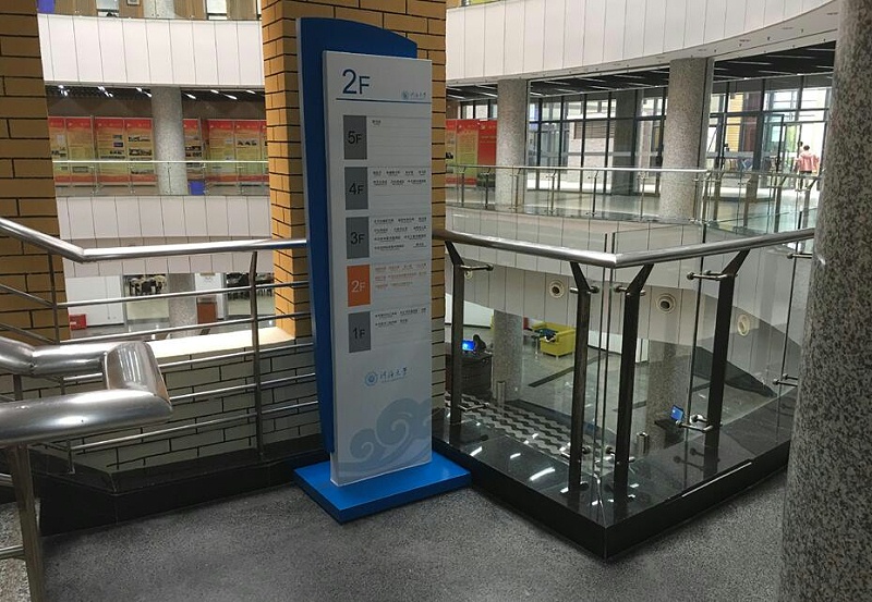 標(biāo)識(shí)標(biāo)牌公司：高校環(huán)境導(dǎo)視標(biāo)識(shí)系統(tǒng)-蘇昌標(biāo)識(shí)，行業(yè)經(jīng)驗(yàn)15年，為400+企業(yè)或市政單位提供標(biāo)識(shí)系統(tǒng)解決方案。